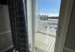 REMODELED! Mountain Lodge 325 Ski In/Out Condo, Steps to Ballhooter & Village.