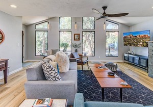 Remodeled, Open and Bright, Private Hot Tub