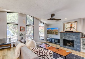 Remodeled, Open and Bright, Private Hot Tub