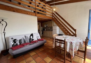 Renovated 2-Room House, 350m from Beach, Private Garden, Parking, Sleeps 4