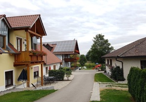 Renovierte, ebenerdige FeWo mit Gemeinschaftsterrasse