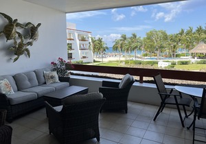 Residencias Reef- Beach & Pool Front. Private Condo. Large 3 King Bedroom