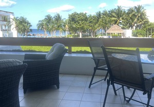 Residencias Reef- Beach & Pool Front. Private Condo. Large 3 King Bedroom