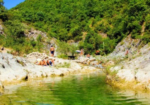 Restful Holiday Home in Acqualagna with Swimming Pool