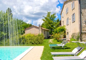 Restful Holiday Home in Acqualagna with Swimming Pool