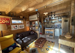 Retro Lodge nr Dartoor with hot tub & opt sauna