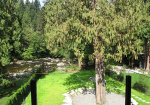 Riverfront Bed and Breakfast - Lynn Valley Room