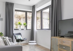 Riverside by Forever Rentals. Deluxe 2 bedroom apartment with views of Ría. Wifi