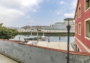 Riverside by Forever Rentals. Deluxe 2 bedroom apartment with views of Ría. Wifi