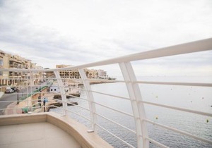 Riviera Holiday Apartments - Seafront - Wifi