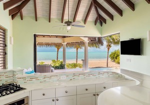 Romantic Getaway, LOWEST DENSITY on the Island, STAND ALONE BUNGALOWS!