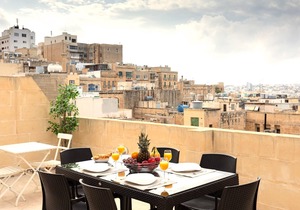 Rooftop Terrace & Sea Views - Unique Valletta 1BR