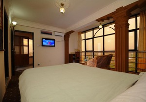 Room in BB - Amazing Deluxe Double Room - Hotel Manohara Pvt Ltd