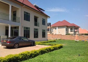 Room in House - Standard Queen Bedroom akagera myplace