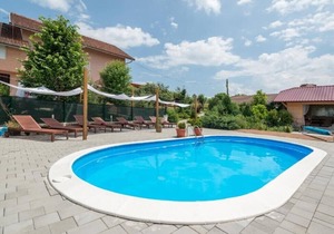 Room Sanja 8 with shared pool