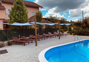 Room Sanja 9 with shared pool