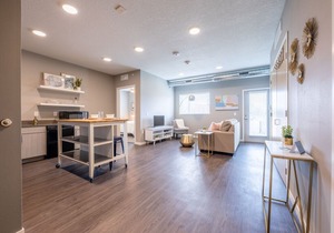 "Rosa" 2BD/2BA Downtown "Market District" Apt!