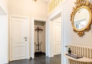Royal apartment with nice courtyard in the center