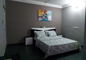 Royal Blue Guest House & Bar