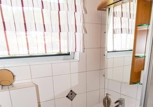 Ruhig gelegene FeWo (80qm) mit Balkon für bis zu 4 Personen