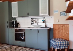 Rural charm, modern living under thatch in the old farmhouse up to 6 people