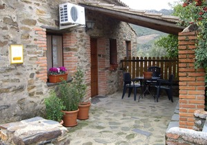 Rural Farmhouse in Valencia de Alcántara with Pool