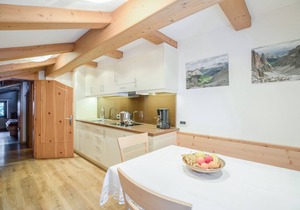Rustic Apartment near Ski Areas with Wi-Fi, Garden and Terrace