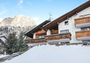 Rustic Apartment near Ski Areas with Wi-Fi, Garden and Terrace