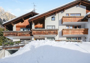 Rustic Apartment near Ski Areas with Wi-Fi, Garden and Terrace