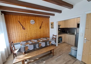 Saint Lary Soulan-Pla D'adet. Renovated 8-bed apartment 30m from slopes.