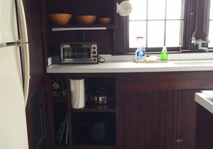 Sakonnet Point Water View Cottage With 8 Minute Walk To Idyllic Private Beach.