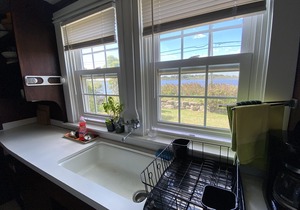 Sakonnet Point Water View Cottage With 8 Minute Walk To Idyllic Private Beach.