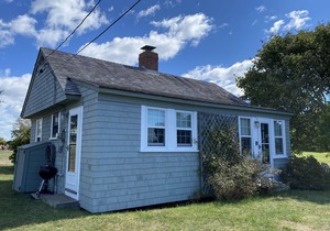 Sakonnet Point Water View Cottage With 8 Minute Walk To Idyllic Private Beach.