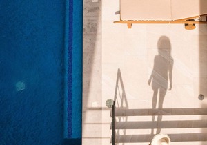 Saltwater Pool + Rooftop Terrace-Walk to Beach