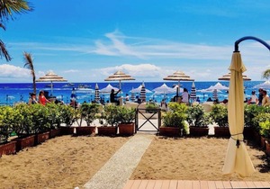 Sea Suite Positano ; luxury beach escape. Relaxation and charm 50 steps from the sea.