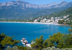 Sea View Studio with A/C, only 300 Meters from the Beach !