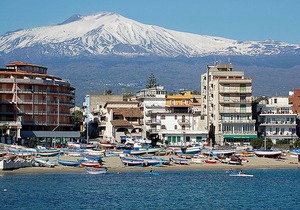 Seafront 1-bedroom apartment with perfect view over the sea&Etna!
