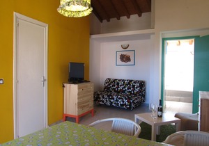 Seafront 1-bedroom apartment with perfect view over the sea&Etna!