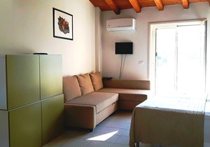 Seafront 1- Room Apartment With Perfect View Over Sea & Etna