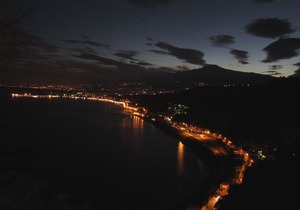 Seafront 1- Room Apartment With Perfect View Over Sea & Etna