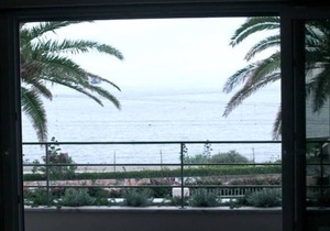 SEAFRONT LUXURY APARTMENT