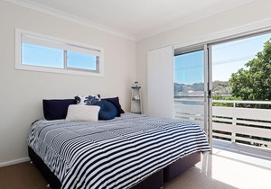 SeaHaven, 2 Richardson Ave - Large home with Aircon, Smart TV, WIFI, Netflix & Boat Parking