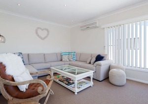 'SeaHaven', 2 Richardson Ave - Large home with Aircon, Smart TV, WIFI, Netflix & Boat Parking