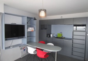 Seaside Apartment with Balcony, Close to Shops