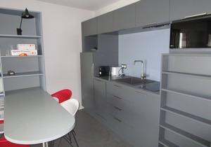 Seaside Apartment with Balcony, Close to Shops