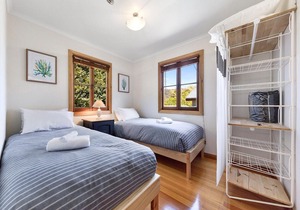 Seaside House - Beachfront Holiday House