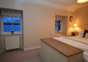Seaview location in Inverarary, historic cottage within walking distance of town centre, sleeps 4
