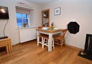 Seaview location in Inverarary, historic cottage within walking distance of town centre, sleeps 4