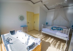 Secluded Honeymoon Villa with Spectacular Sea View