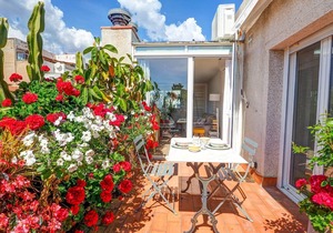 Secret Garden Apartment